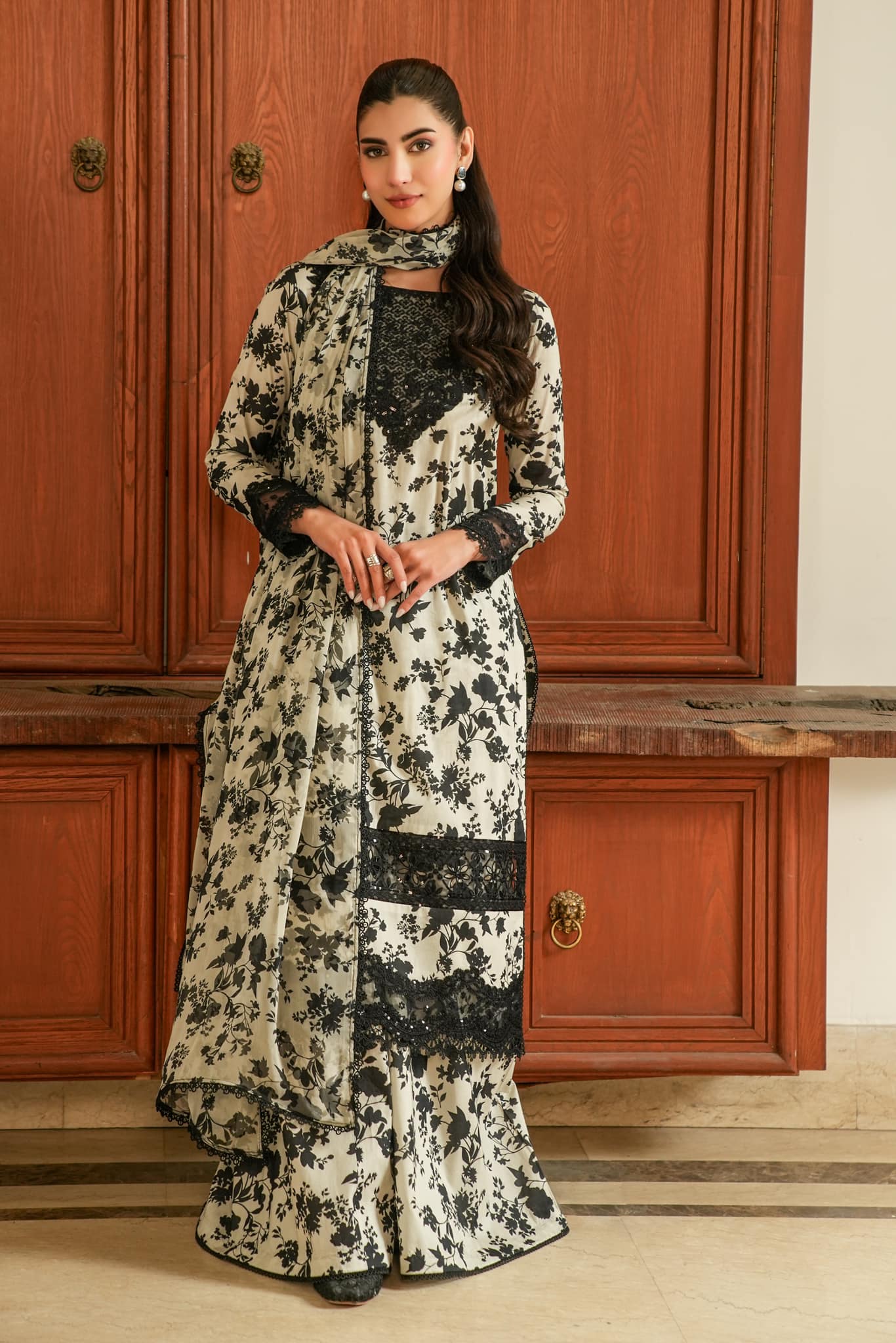 Aneela's Collection Lawn LS 8024b