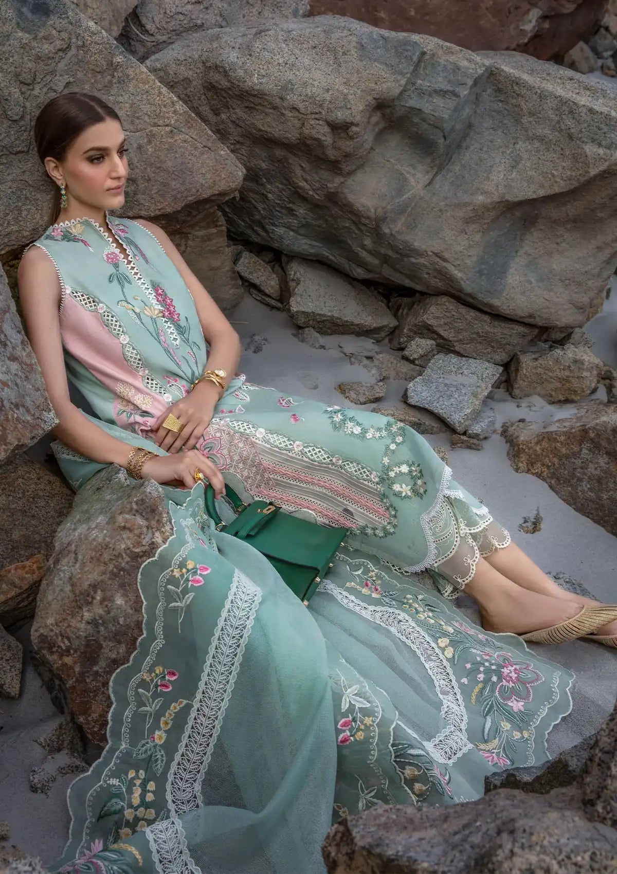 Crimson Embroidered Lawn Suit SK 7080g