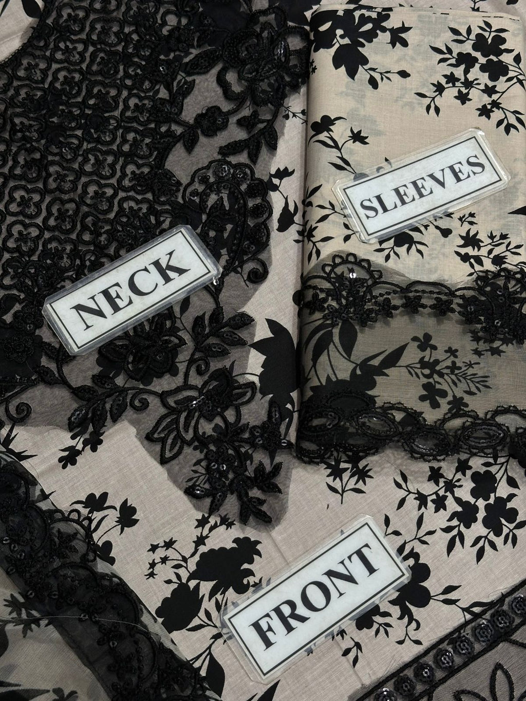 Aneela's Collection Lawn LS 8024b