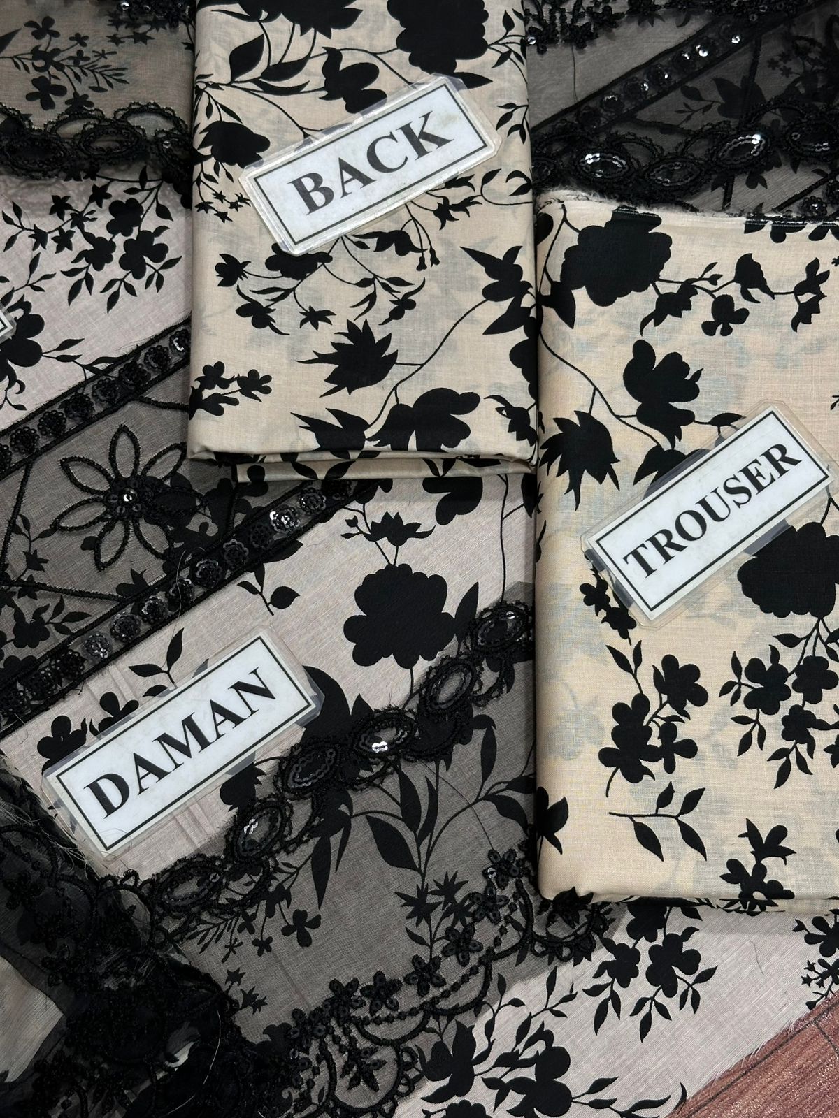 Aneela's Collection Lawn LS 8024b